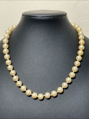 Neiman Marcus Vintage Hand Knotted 8.5mm Cream Simulated Pearl Necklace